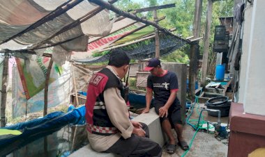 Bhabinkamtibmas-Candipari-Dampingi-Warga-Budidaya-Ikan-Lele