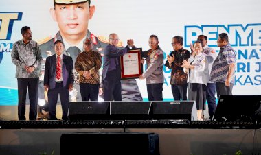 Kapolri-Terima-Penghargaan-dari-Organisasi-Buruh-Dunia-atas-Dedikasi-Lindungi-Hak-Buruh