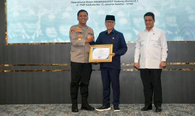 Kementerian-Desa-PDT-Beri-Penghargaan-Polda-Banten-dan-Polresta-Sidoarjo