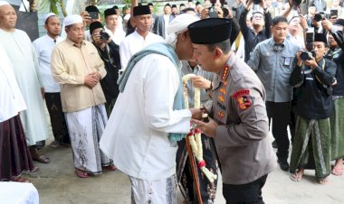 Kapolri-Silaturahmi-ke-Ponpes-Al-Hamidy-Banyuanyar,-Tekankan-Sinergitas-dan-Persatuan
