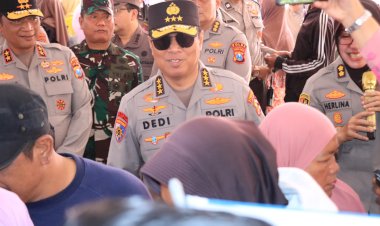 Bantu-Tekan-Inflasi,-Polri-Gelar-Pasar-Murah-di-Malang
