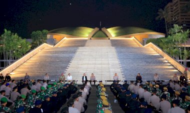 Makan-Malam-Bersama,-Kapolri-Beri-Motivasi-Pasukan-Pengamanan-DPR/MPR-RI