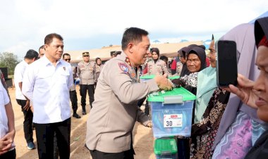 Polri-Gelar-Bakti-Sosial-35-Tahun-IKDB-90,-Bagikan-1.485-Paket-Sembako-di-Rempang-Batam