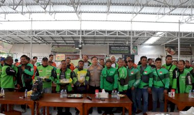 Kapolres-Bojonegoro-Beri-Bantuan-Komunitas-Ojol-Ajak-Jaga-Kamtibmas