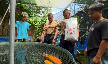 Pembelajaran-Kolaboratif:-Siswa-Diktukba-SPN-Polda-Jatim-Tawarkan-Solusi-Digital-untuk-UMKM-Koi-Blitar