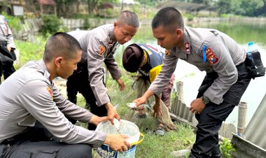 Live-In-Siswa-Diktukba-SPN-Polda-Jatim-Edukasi-Budidaya-Bandeng-dan-Jamur-di-Gresik