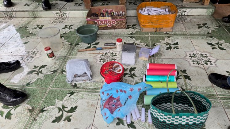 Polres Situbondo Amankan Tersangka Pembuat Petasan Sita 5,1 Kg Bubuk Mercon